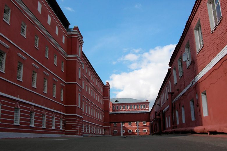 Заключенные Владимирского централа объявили голодовку из-за издевательств