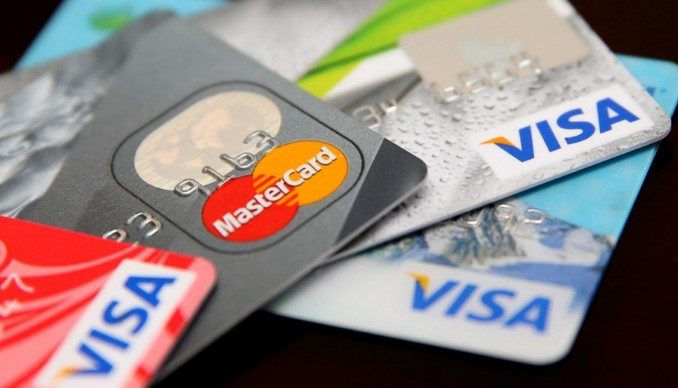 Россиянам могут запретить снимать наличные с некоторых банковских карт
