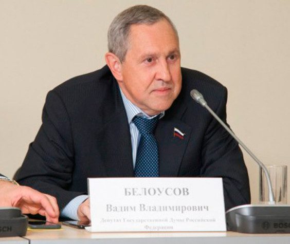 Депутат Белоусов, обвиненный во взятке на 3,5 млрд рублей, останется на свободе