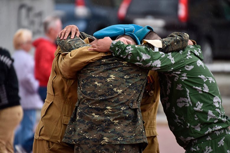 Как в России воевали с десантниками в День ВДВ