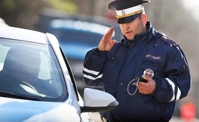 5 ошибок, которые допускают водители в общении с инспектором ДПС