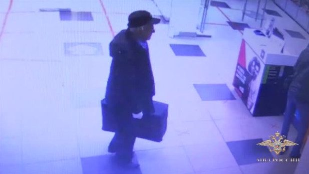 Замаскированный под старика россиянин украл из банкоматов 23 млн рублей