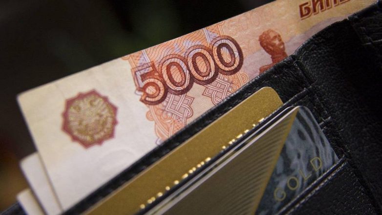 Судья случайно заметила пропажу 2 млн рублей со счёта
