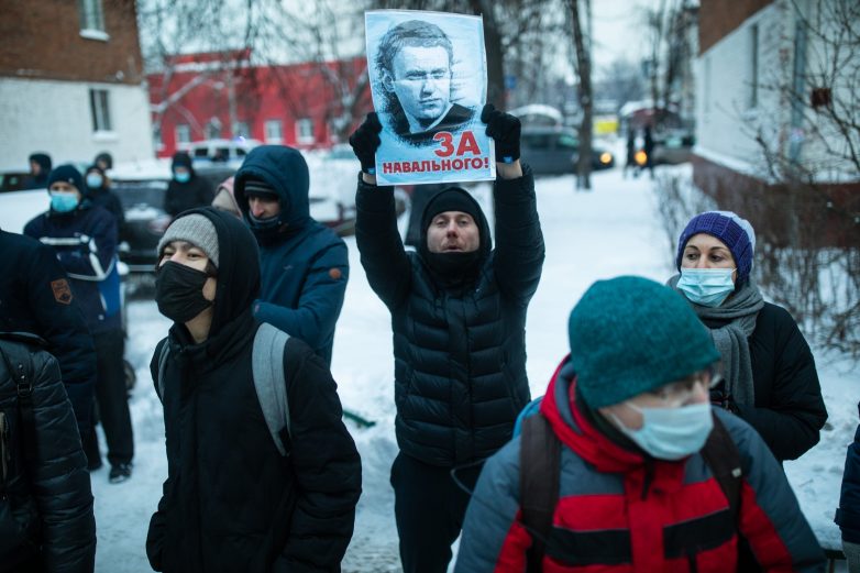 «Вы будете сидеть, и вас будут судить»: расшифровка аудиозаписи суда над Навальным