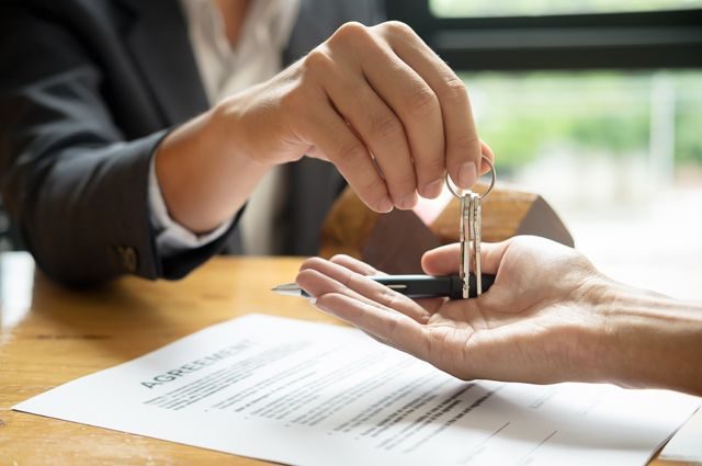 В каких случаях, покупая недвижимость, можно остаться без квартиры и без денег?