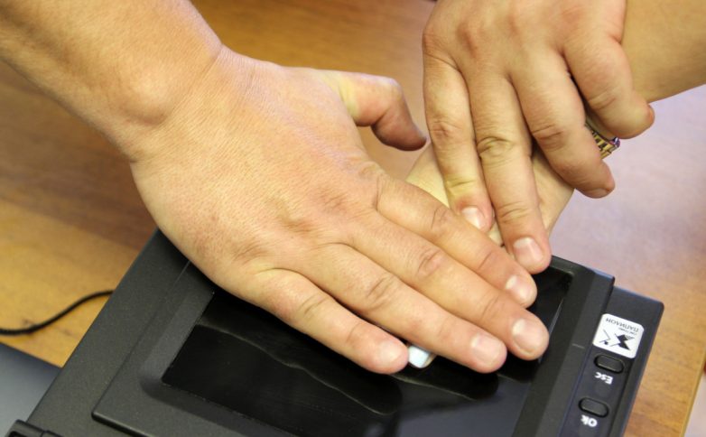 В МВД предложили хранить отпечатки пальцев россиян до 100-лет