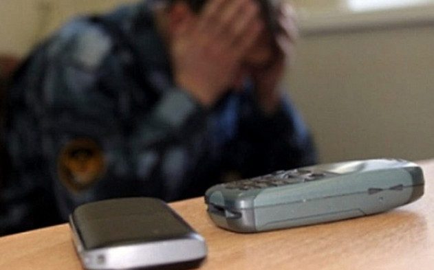 Сотрудник ФСИН получил срок за пронос в колонию мобильных для заключенных