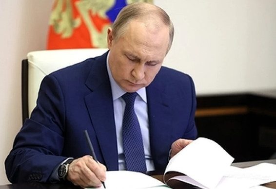 Путин подписал закон о бюджете РФ на 2023–2025 годы