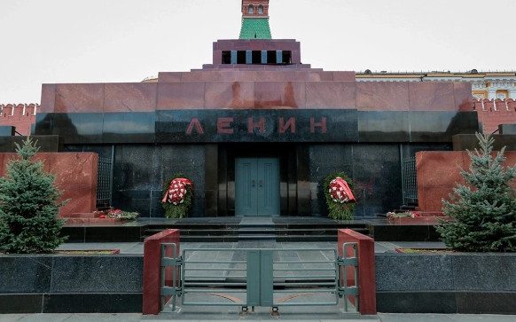 В Москве задержали мужчину за попытку украсть тело Ленина из Мавзолея