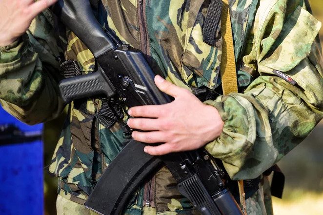 Вооружённый автоматом солдат-срочник сбежал из военной части в Брянской области