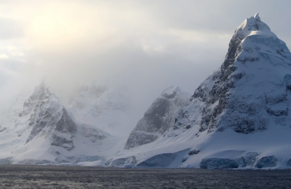 Сказочная Антарктида: континент, укутанный в перламутр облаков