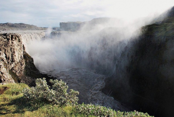 Король водопадов: исландский Деттифосс, низвергающийся с высоты
