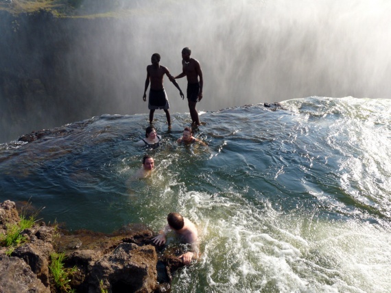 В поисках адреналина: Купель Дьявола на водопаде Виктория
