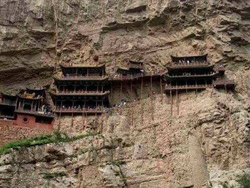 Вдали от мирской суеты: 10 самых потрясающих труднодоступных монастырей мира