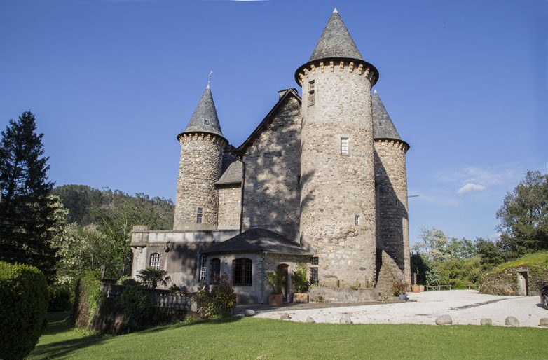 15 потрясающих старинных замков, в которых можно пожить, и это не шутка!