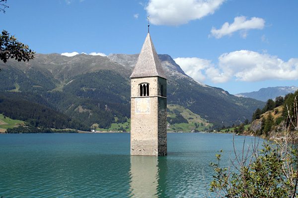 Озеро Резия — сказочный уголок в Италии