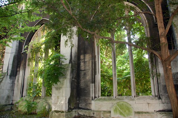 Живописные развалины церкви Дунстан-Ист