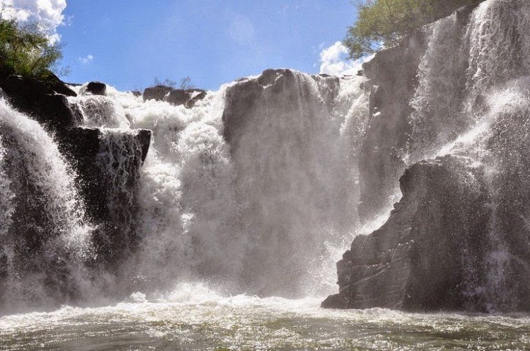 Необычный водопад Мокона