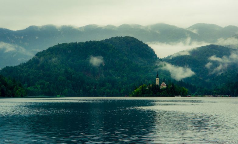 Роскошное озеро в Словении