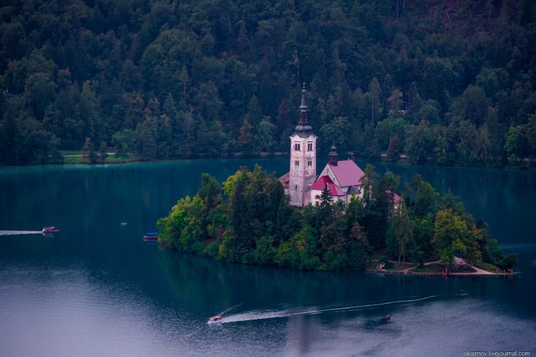 Роскошное озеро в Словении