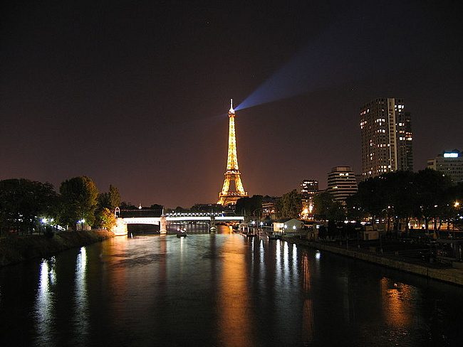 Символ Парижа - Эйфелева башня