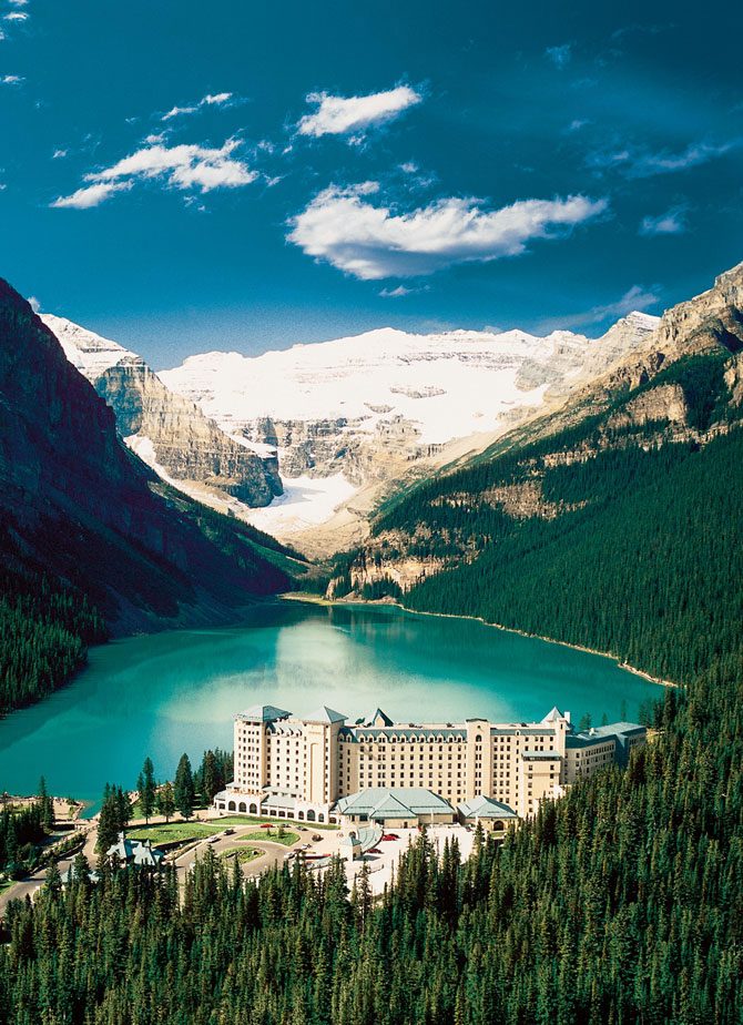 Канадские горы и уникальный отель