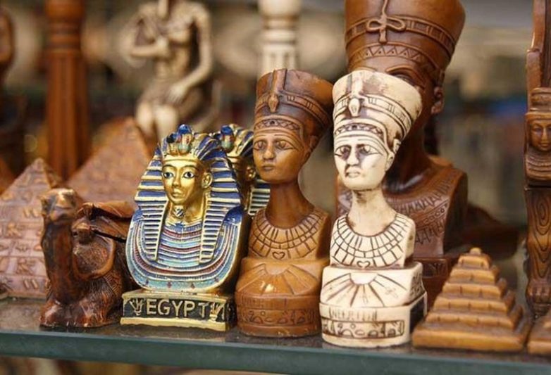 13 самых популярных сувениров разных стран, купить которые считает своим долгом каждый турист
