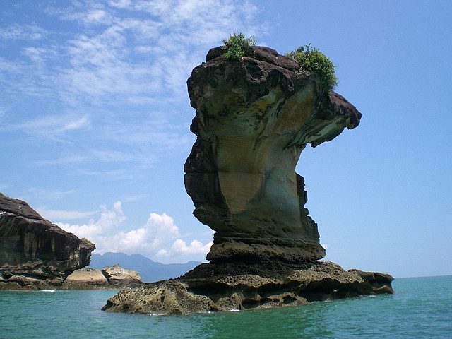 Изумительные морские скалы