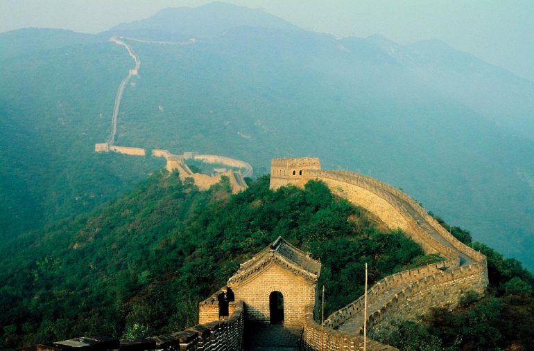 10 самых известных стен мира, которые стали культовыми достопримечательностями