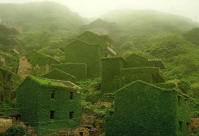 Рыбацкая деревня в Китае, которую буквально проглотила природа