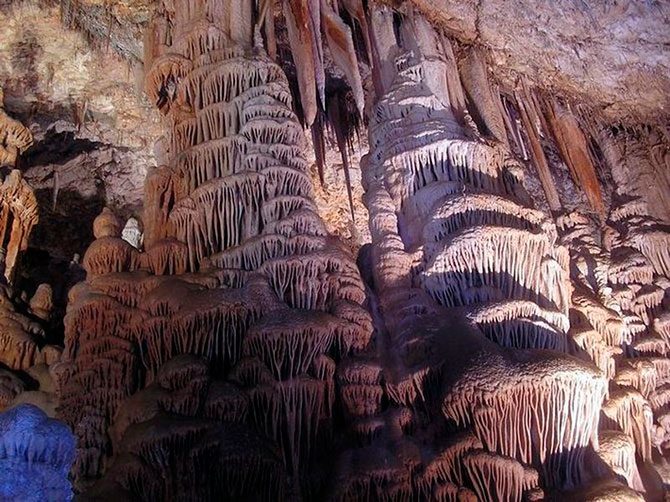 Изумительная сталактитовая пещера Авшалом