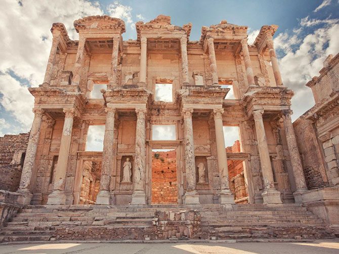 26 фантастических древних руин