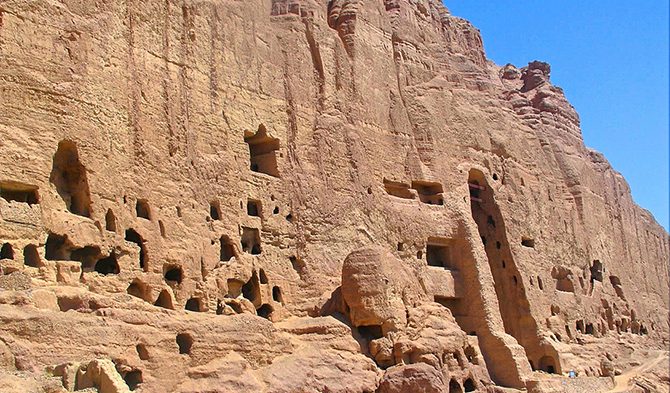 10 удивительных пещерных городов
