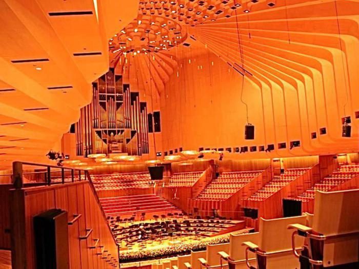 Опера концертный зал