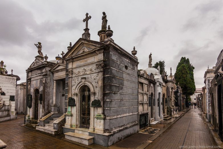 Печальные и прекрасные склепы Буэнос-Айреса