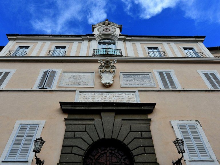 Резиденция Папы Римского открылась для туристов