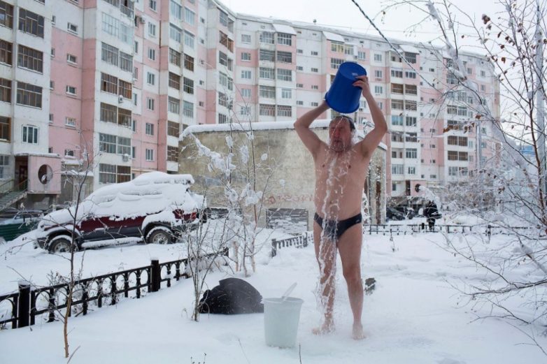 Леденящий фоторепортаж обычного зимнего якутского дня