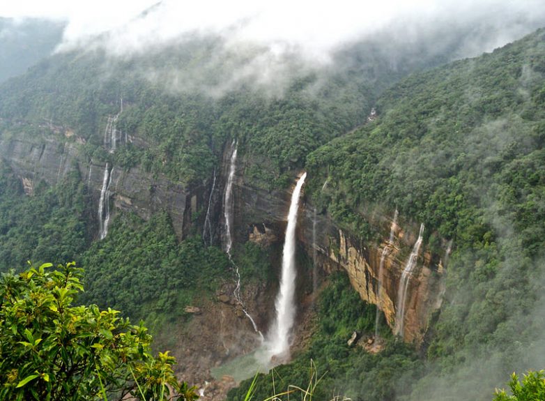 10 самых впечатляющих водопадов Индии, привлекающих особое внимание туристов