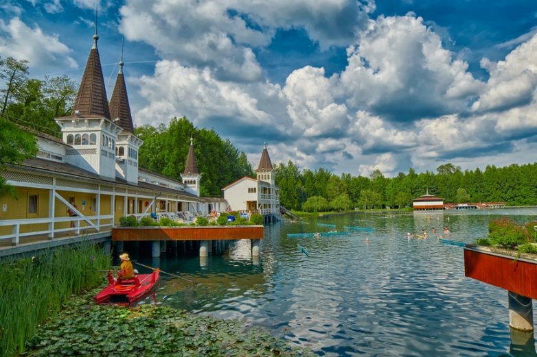 5 самых необычных озер, куда можно легко добраться во время отпуска