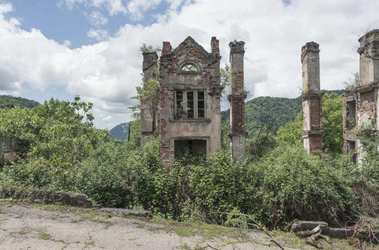 На руинах Абхазии