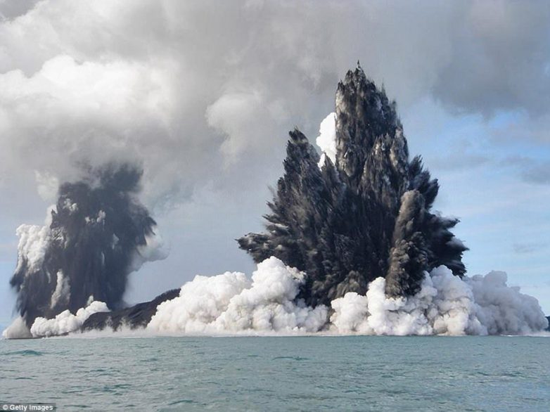 Невероятно зрелищные извержения вулканов последних лет