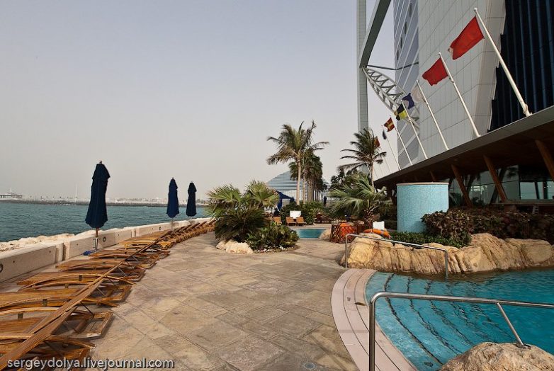 Самый роскошный отель в мире: БурджАаль Араб