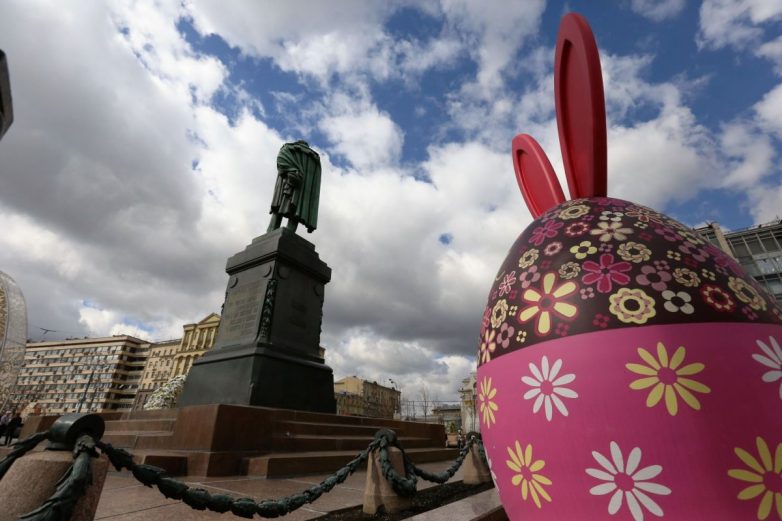 Москва нелепая, или Пингвины под арестом: странные арт-объекты российской столицы
