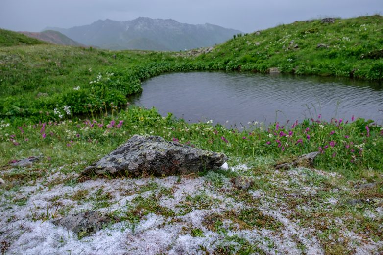 Кусочек неба, упавший в горы: озеро Закан
