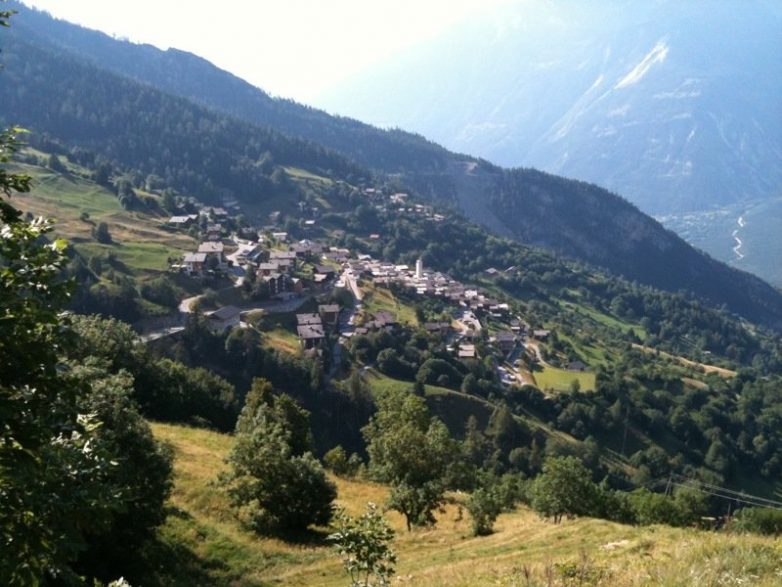 Пакуем чемоданы: швейцарская деревня, за проживание в которой платят  000