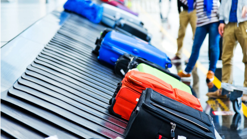 Лайфхак: сотрудник аэропорта раскрыл секрет, как получить свой багаж одним из первых