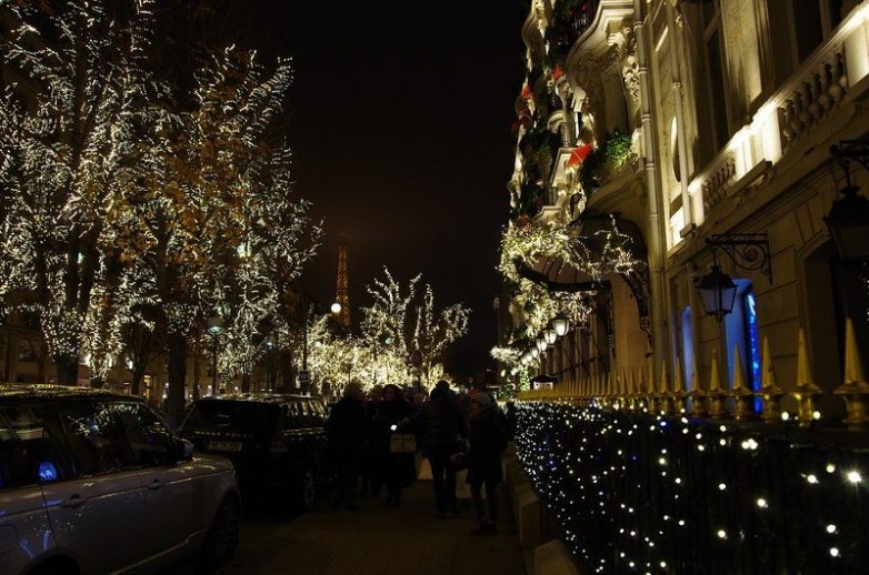 Очаровательный декабрьский предрождественский Париж