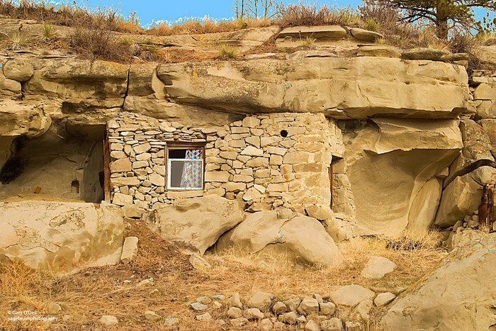 Удивительные дома, выдолбленные в камнях и скалах, со всего мира