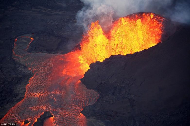 Шокирующие кадры с Гавайев, на которые обрушилась вся мощь пробудившегося вулкана
