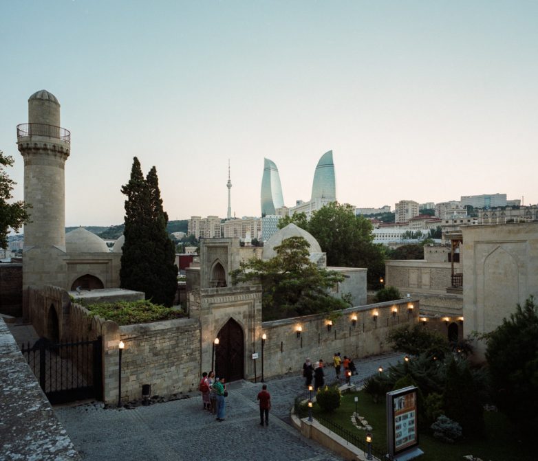 Столица Азербайджана в фотопроекте Тима Франко «Сырая джентрификация»
